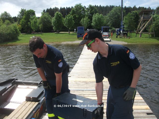 Transport von Gewichten auf das DLRG Boot