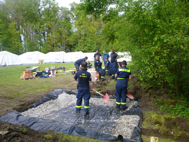 Befüllen des Sicherbeckens mit Großkies