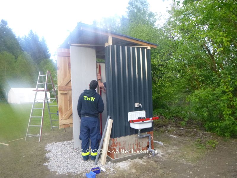 Die Dusche ist bereits gestrichen und versiegelt