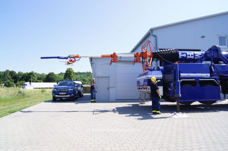 Einrasten des Antennenstandrohres