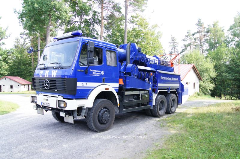 Aufbau der Mastanlage im Gel&auml;nde