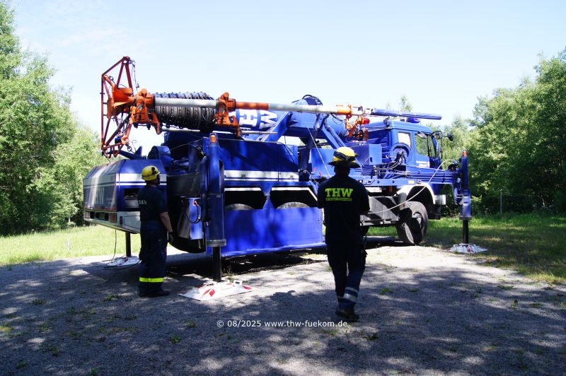 Aufbau der Mastanlage im Gel&auml;nde