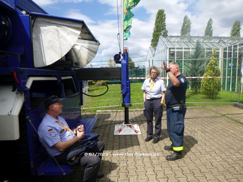 Erläuterungen des Mastkraftwagen gegenüber der Präsidentin und dem Landesbeauftragen Baden-Württemberg