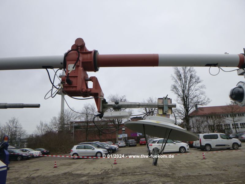 Antennenmontage auf dem MastKW Potsdam