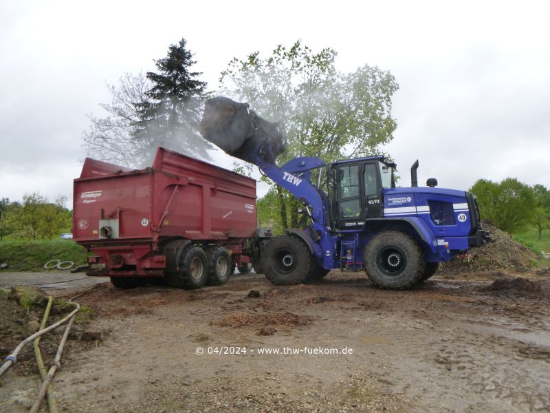 Radlader Ofterdingen bei der Arbeit