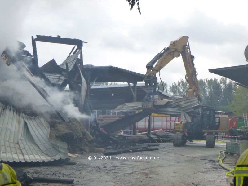 Einsatz eines Kettenbagger einer Abrissfirma