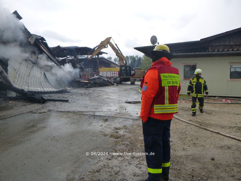 Einsatz eines Kettenbagger einer Abrissfirma