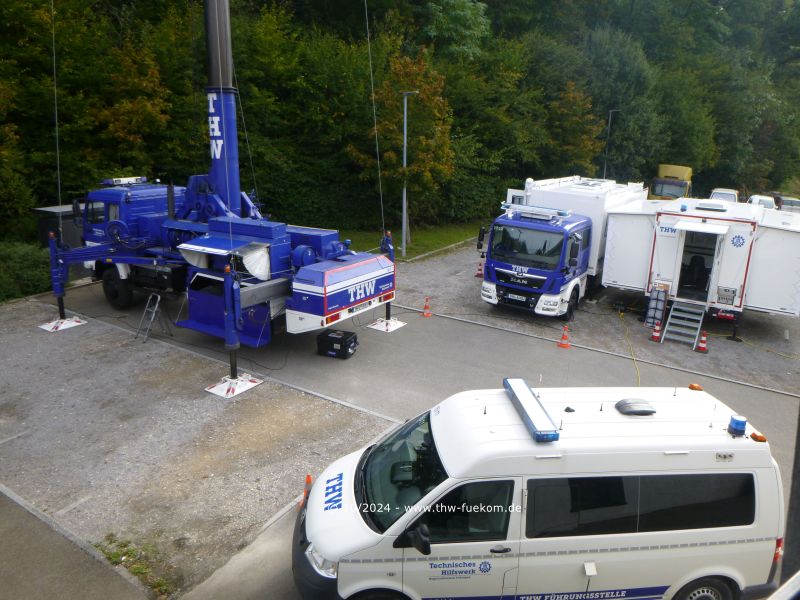 Fahrzeugausstellung THW Fachzug Führung und Kommunikation (B) Ofterdingen