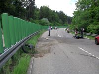 zerstörtes Motorrad nach Unfall