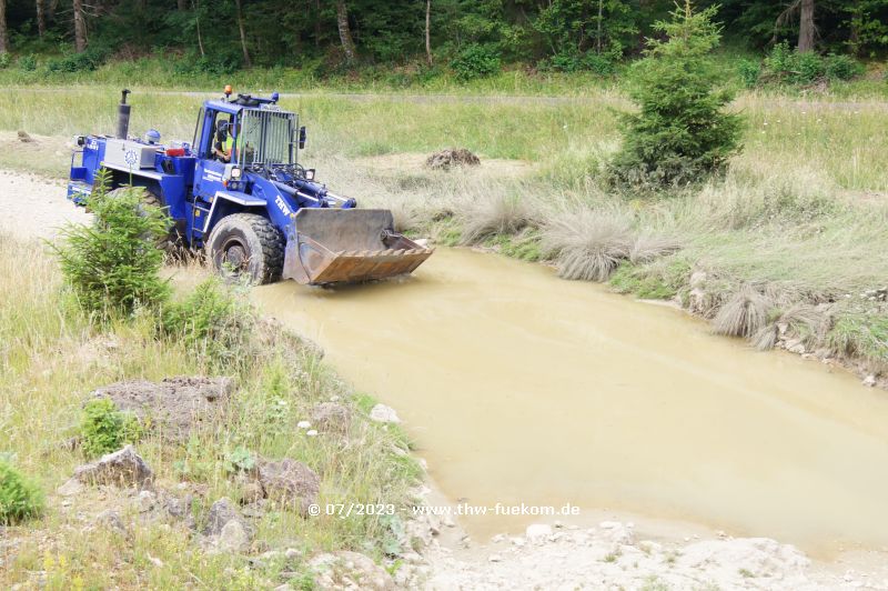 Wasserdurchfahrt mit dem Bergeräumgerät