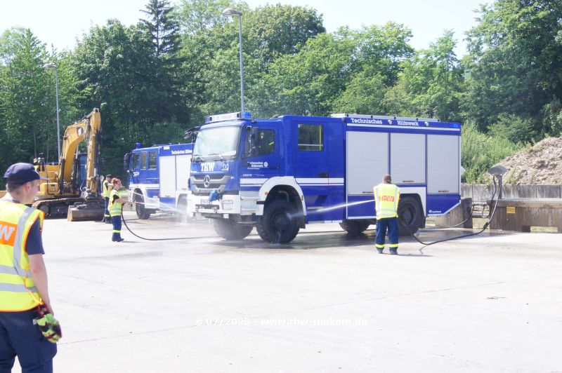 Reinigung der Einsatzfahrzeuge