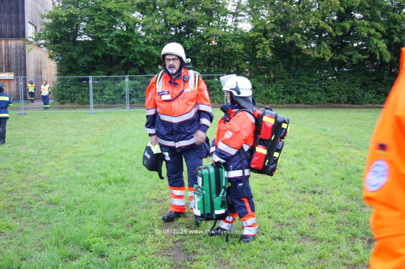 Sanit&auml;tseinheiten bei der Evakuierungs&uuml;bung