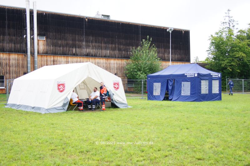 Sanit&auml;ts- wie auch das Betreuungszelt