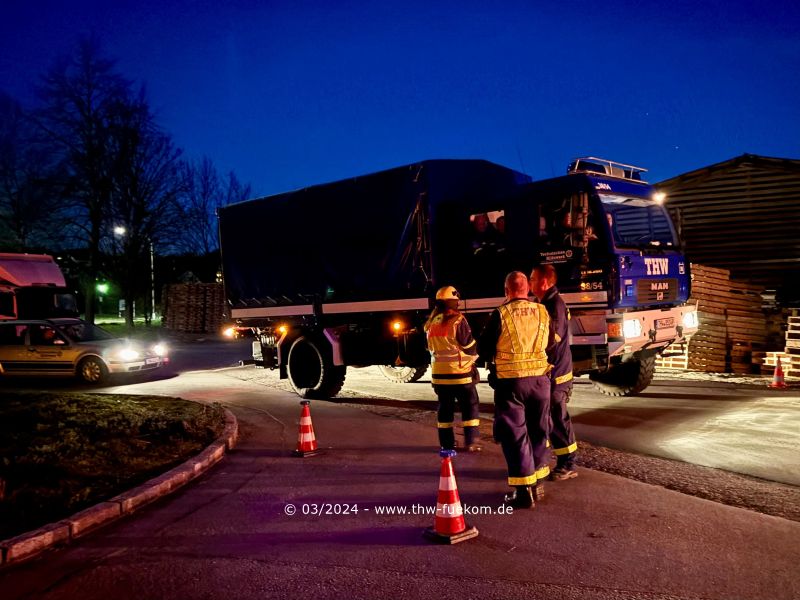 Schwere Bergung mit dem MzKW und Pkw OV