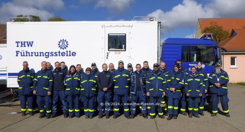 Gruppenbild der Einsatzkräfte aus den Führungsstellen des Bereitstellungsraum