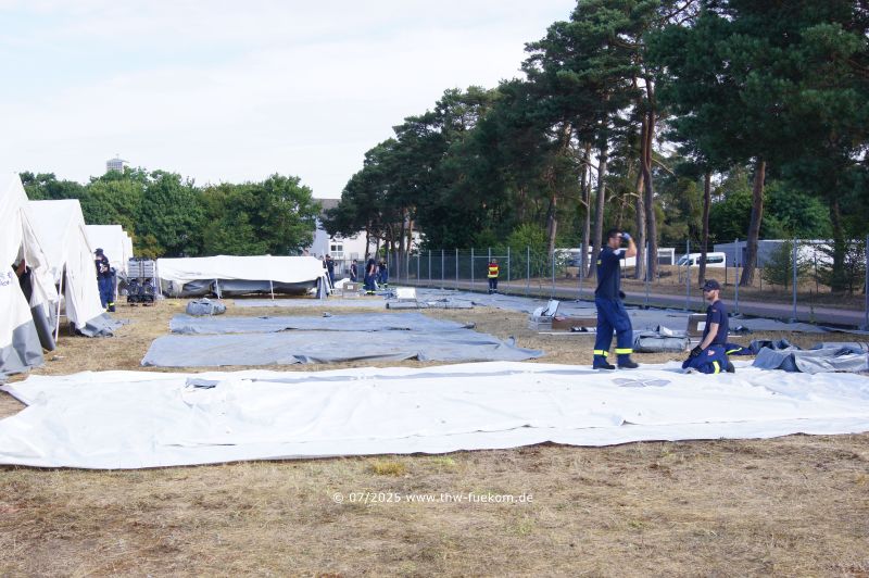 Abbau und Verpacken der Zelte