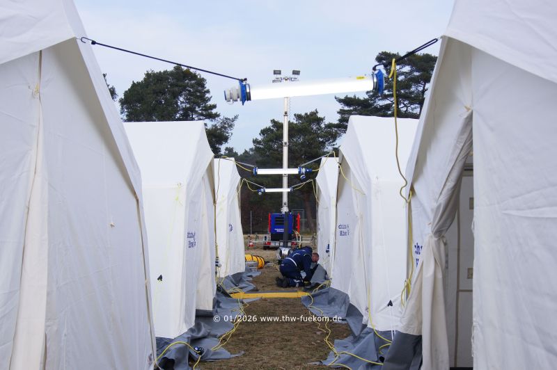 Test der Beleuchtung zwischen den Zelten